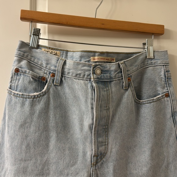 Levi’s Ribcage Straight Ankle Women’s Jean in Ojai Shore - Light Wash - Picture 5 of 9